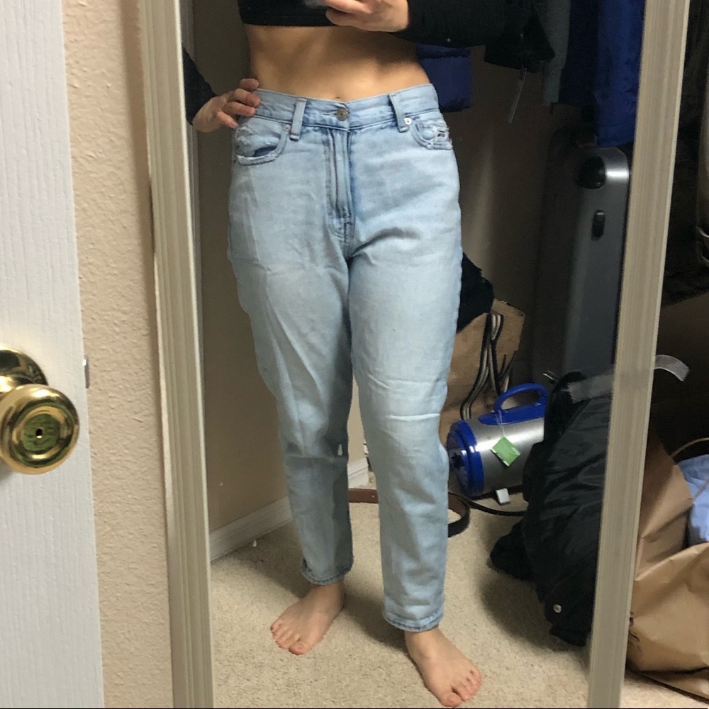 American Eagle mom jeans size 0 short